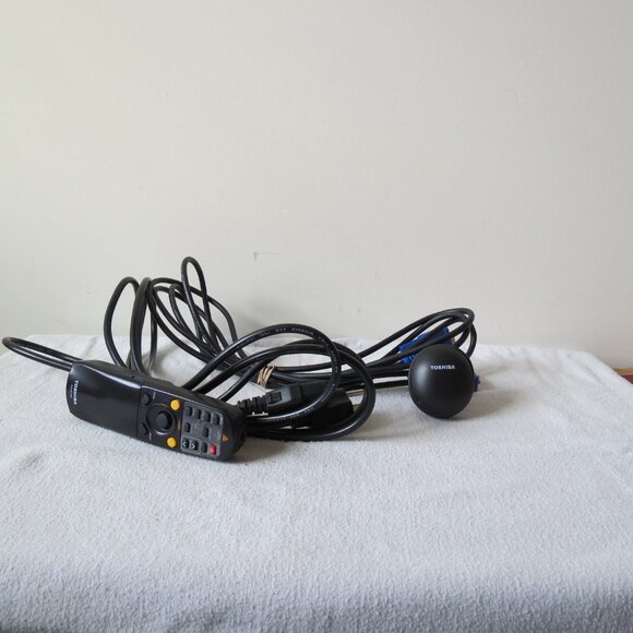 Toshiba TDP-EX20 Video Projector Texas Instruments DLP w/ Padded Carrying Case - Picture 8 of 11